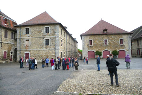 Les casernes à l'intérieur du fort